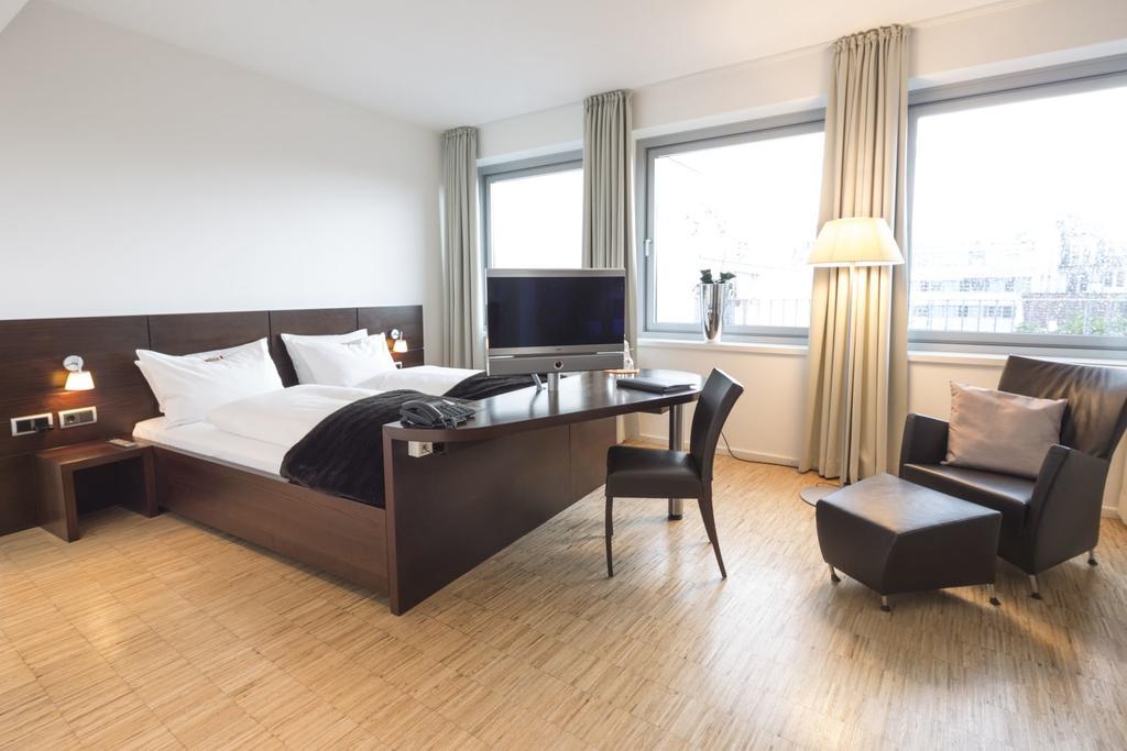 Large Double Room,464477223:JPEG